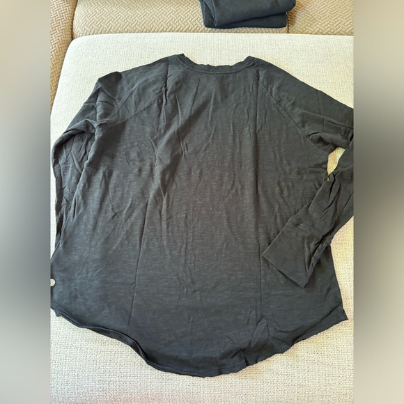 ZELLA Relaxed Washed Long Sleeve Slub Tee in Black - Picture 3 of 4